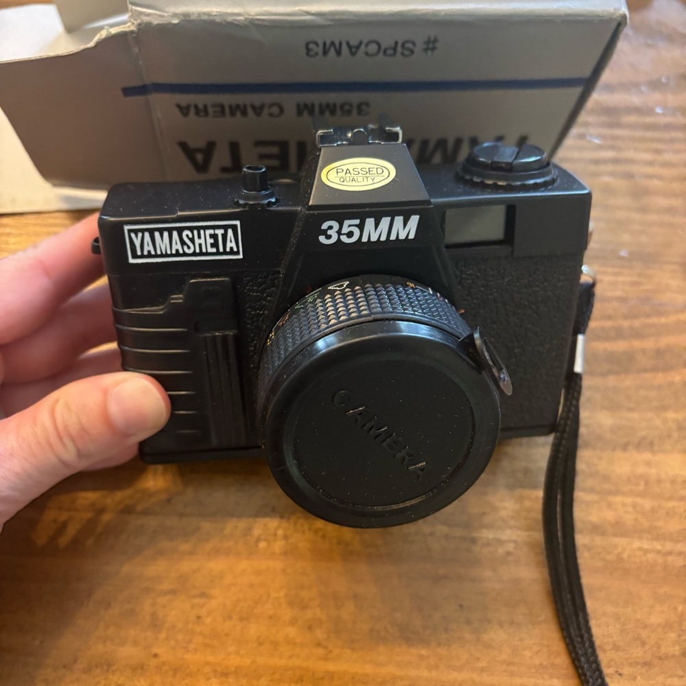 Yamasheta Black 35mm Optical Lens Manual Focus Photo Film Camera Not Tested